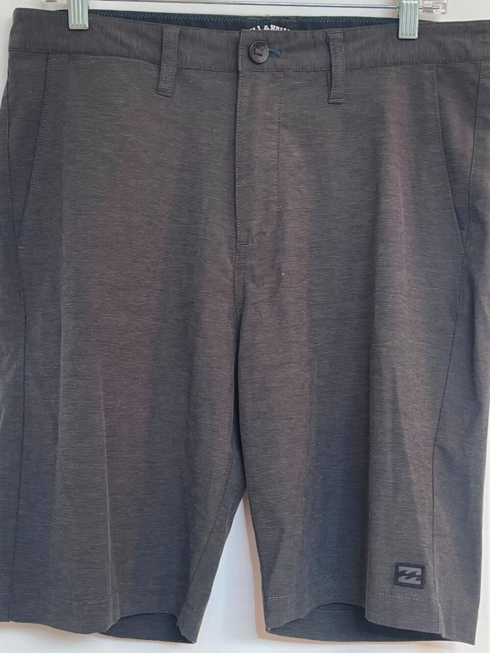 BILLABONG Men’s Gray Crossfire Submersible Shorts, Size 33